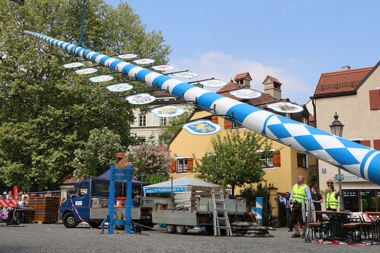 neuer Maibaum am Wiener Platz 2018 (©Foto: Martin Schmitz)